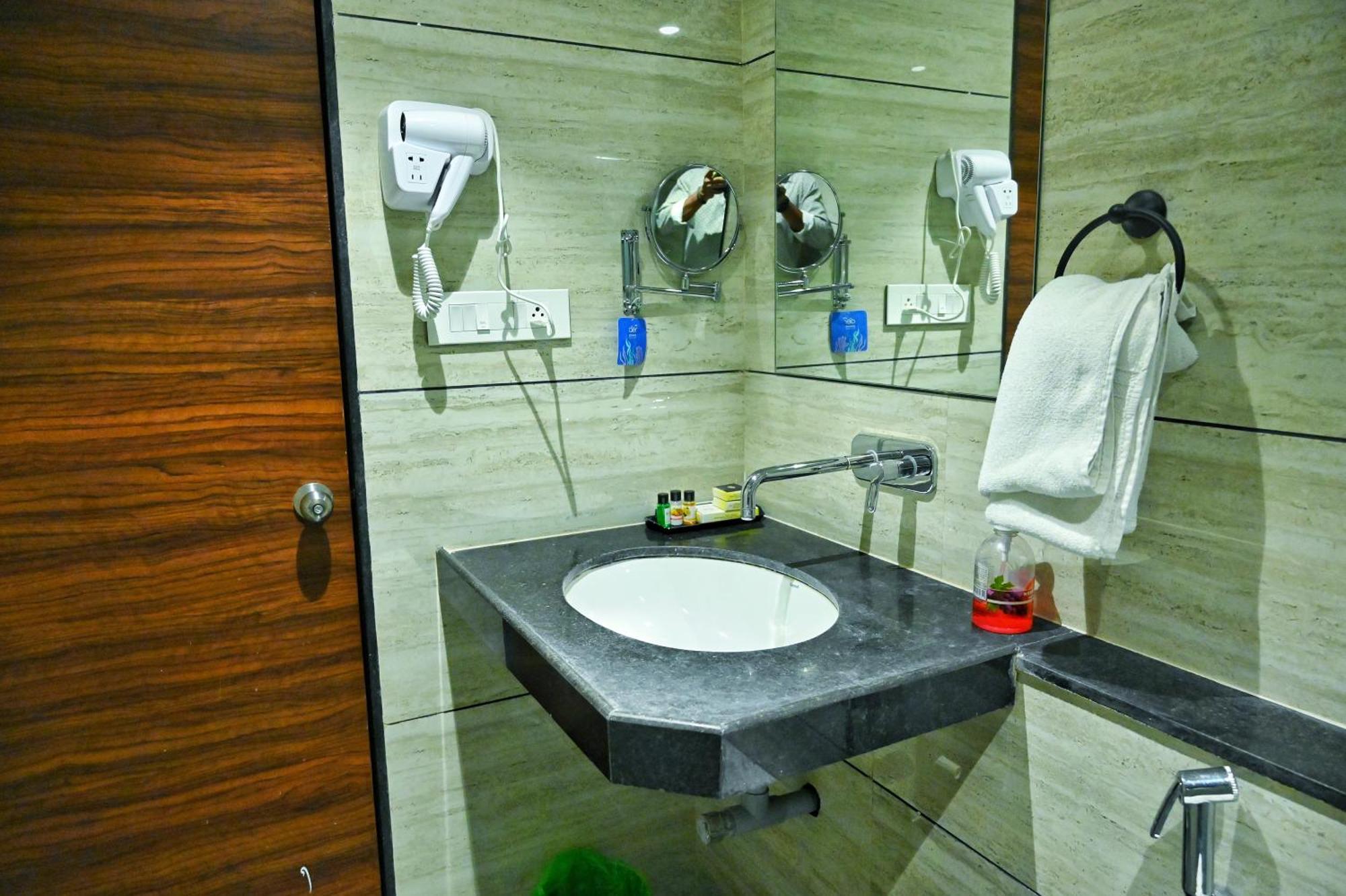 The One Hotel Nashik Extérieur photo